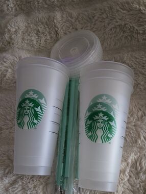 Starbucks Green Logo Frosted Plastic Cold Cups - LOT OF 5!!